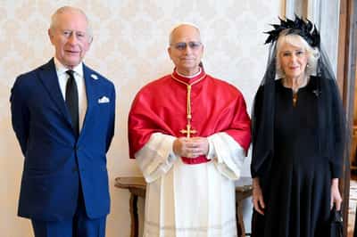 Image for King Charles and Pope Leo pray together in a 500-year first