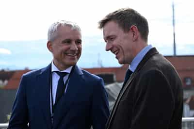 Image for EU countries agree positions on new asylum, migrant returns policy
