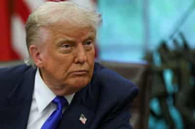 Image for Trump says nations doing business with Iran face 25% tariff on US trade