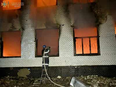 Image for Ukraine under pressure in east as NATO chief says Russia must not win