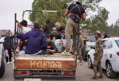 Image for Bedouin civilians leave Syria's Sweida as tense truce holds