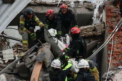 Image for Russian attack kills 6 in Ukraine's Kharkiv, shatters residences