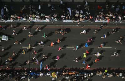 Image for Athletics-London Marathon breaks record for largest number of finishers