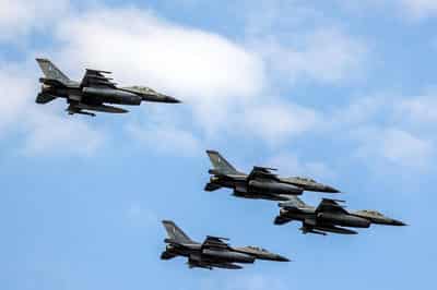 Image for Greece approves purchase of air defence system, upgrade of F-16 jets