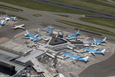Image for Dutch airline KLM urges government to rethink Schiphol flight cap