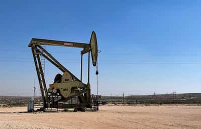 Image for Oil edges up after US stockpiles report helps offset worries on rising supply