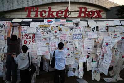 Image for How South Korea's ballot shortage spurred turnout of thousands to defend democracy
