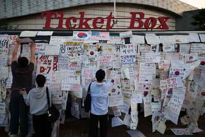 Image for How South Korea's ballot shortage spurred turnout of thousands to defend democracy