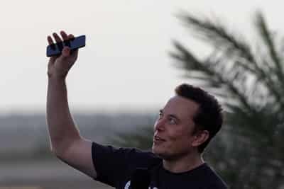 Image for Musk denies WSJ report that SpaceX showed AI handset prototype before IPO