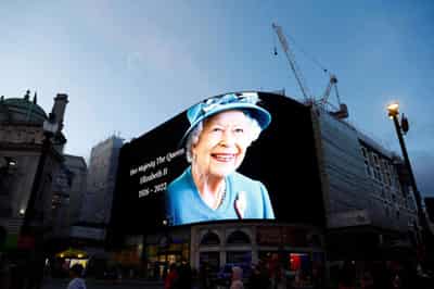 Image for In France, Eiffel Tower goes dark in tribute to Queen Elizabeth