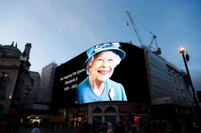 Image for In France, Eiffel Tower goes dark in tribute to Queen Elizabeth