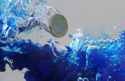 Image for Sterling slips after Truss, Kwarteng meet fiscal watchdog