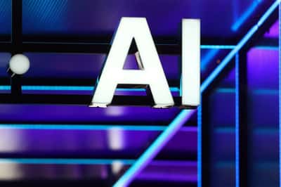 Image for French mid-sized firms adopt AI but see few gains, survey shows