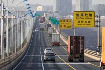 Image for China's imports tumble as demand skids, trade war heats up