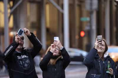 Image for Mobile phone, PC shipments to fall again in 2023, Gartner says