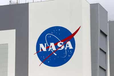 Image for NASA halts SpaceX work on lunar lander after Blue Origin suit