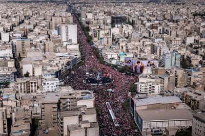 Image for Iranian mourners call for vengeance on Trump during Khamenei funeral procession