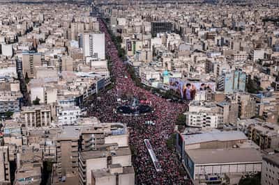 Image for Iranian mourners call for vengeance on Trump during Khamenei funeral procession