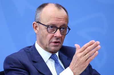 Image for Germany to send letter to Brussels on cut-off for combustion cars on Friday