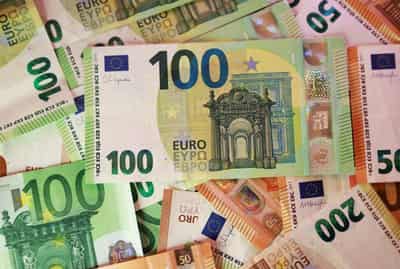 Image for Analysis-Europe's bond market turmoil shines a spotlight on hedge funds' role in key markets