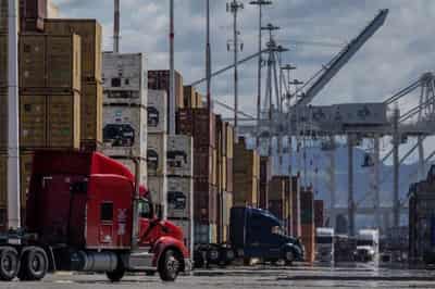 Image for Tariff uncertainty could curb investment in small businesses, UN trade agency says