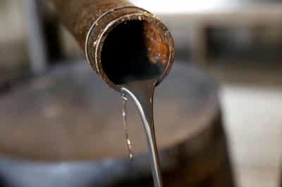 Image for Oil rise on hopes of U.S. stimulus, crude stocks drawdown
