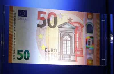 Image for Dollar outshines euro, sterling amid European bank jitters