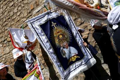 Image for 'Ciao Francesco', Romans wave goodbye to the pope they adopted