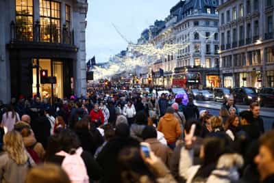 Image for UK consumer spending fails to keep pace with inflation: surveys