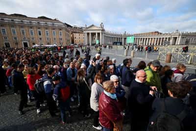 Image for More than 100,000 pay respects to Pope Francis in final hours of lying-in-state