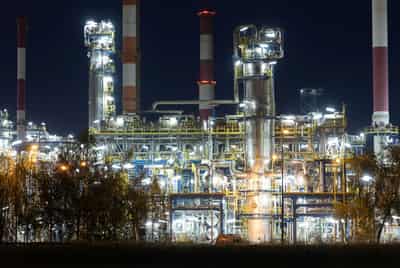 Image for Oil rises as heightened geopolitical risks exacerbate supply concerns
