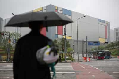 Image for Morning Bid: Samsung Electronics' wage drama not over yet