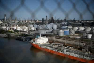 Image for U.S. oil exports to Europe hit record in March on steep discounts