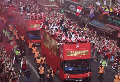 Image for Soccer-Arsenal paint London red with victory parade after Premier League title win