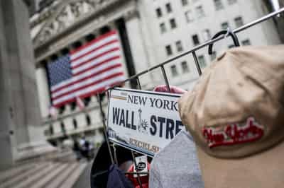 Image for Oil plunges, stocks 'n' bonds shrug