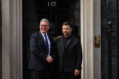 Image for Trump says Putin ready to make deal on Ukraine, US hopes to include Zelenskiy