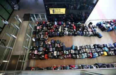 Image for London’s Heathrow caps passengers at 100,000 a day