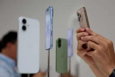 Image for Apple leads global smartphone market with 20% share in 2025, says Counterpoint