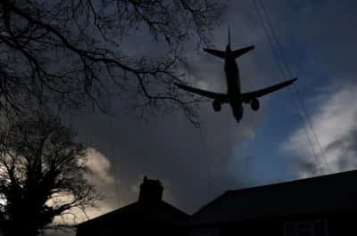Image for UK backs third runway at London's Heathrow Airport