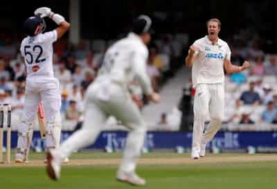 Image for Cricket-England lose early wickets after NZ set target of 463 in 2nd test