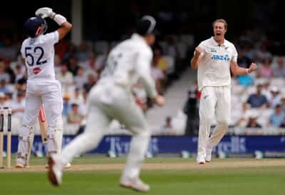 Image for Cricket-England lose early wickets after NZ set target of 463 in 2nd test