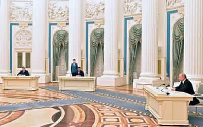 Image for Putin orders Russian troops to Ukraine after recognising breakaway regions