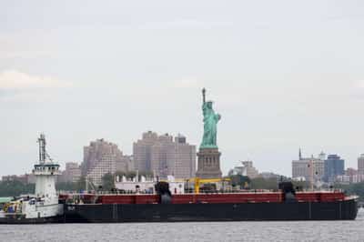 Image for Oil dips after Fed comments, US crude stock build