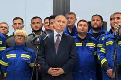 Image for US senators say Trump has failed to prevent Russian LNG from helping fund war in Ukraine
