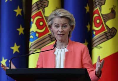 Image for EU working closely to get trade deal with US, ready for all scenarios, von der Leyen says