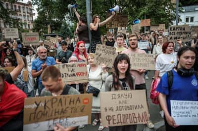Image for Ukrainians back ousted defence minister as political crisis brews
