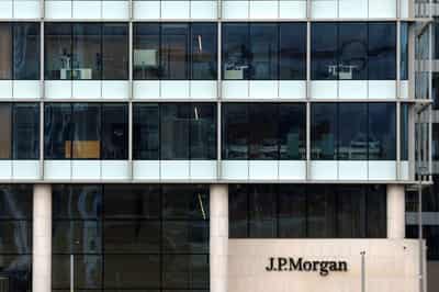 Image for J.P. Morgan delays BoE rate hike forecast to November amid inflation risks