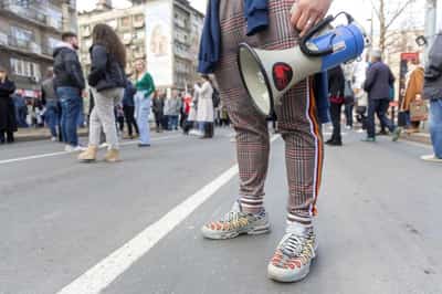 Image for Clock ticks as Serbia's ruling party must agree new PM or trigger election
