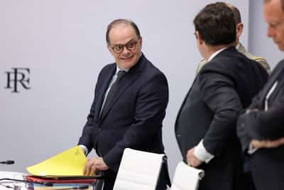 Image for Macron paves way for top official to lead French central bank