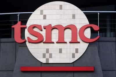 Image for TSMC shares slide, as Taiwan plays down Intel&#8217;s $20 billion expansion challenge
